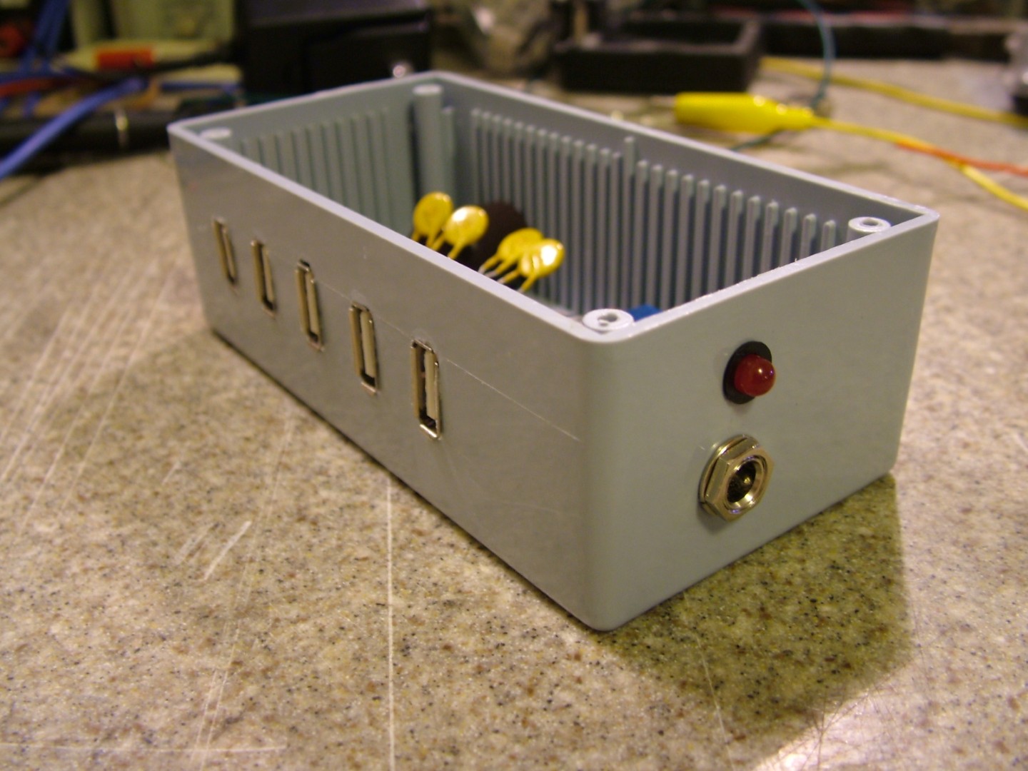 Fleksibel person cafeteria Build Your Own Dumb USB Power Strip | Hackaday