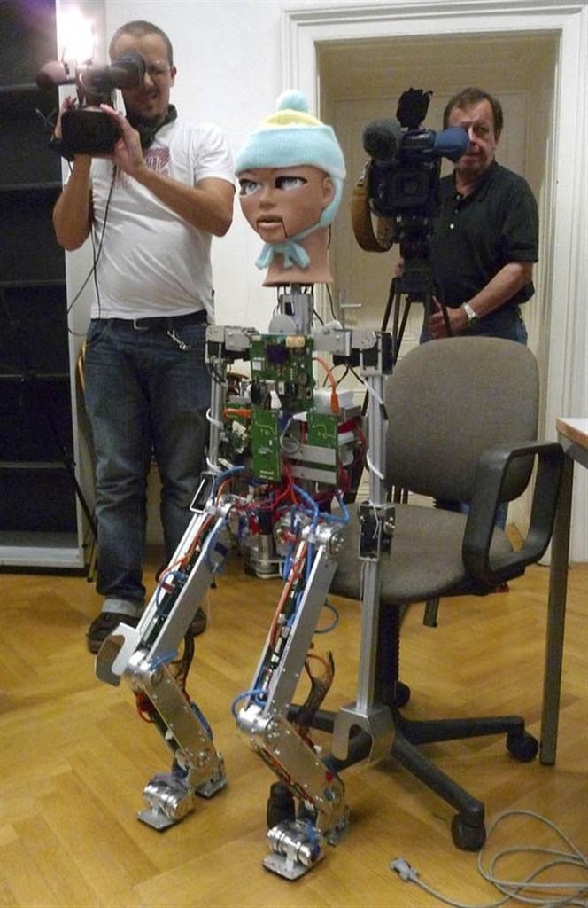 Archie The Helper Bot | Hackaday