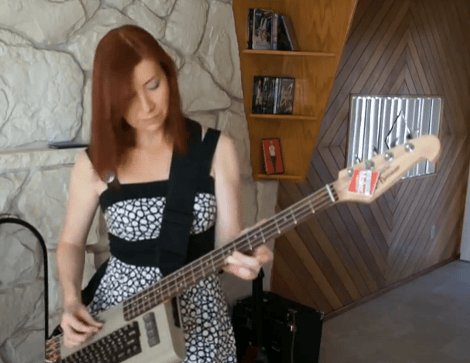 [Jeri Ellsworth] On Making Her C64 Bass Keytar | Hackaday