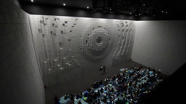 Thousands Of Physical Pixels Turn These Walls Into A Huge Display ...