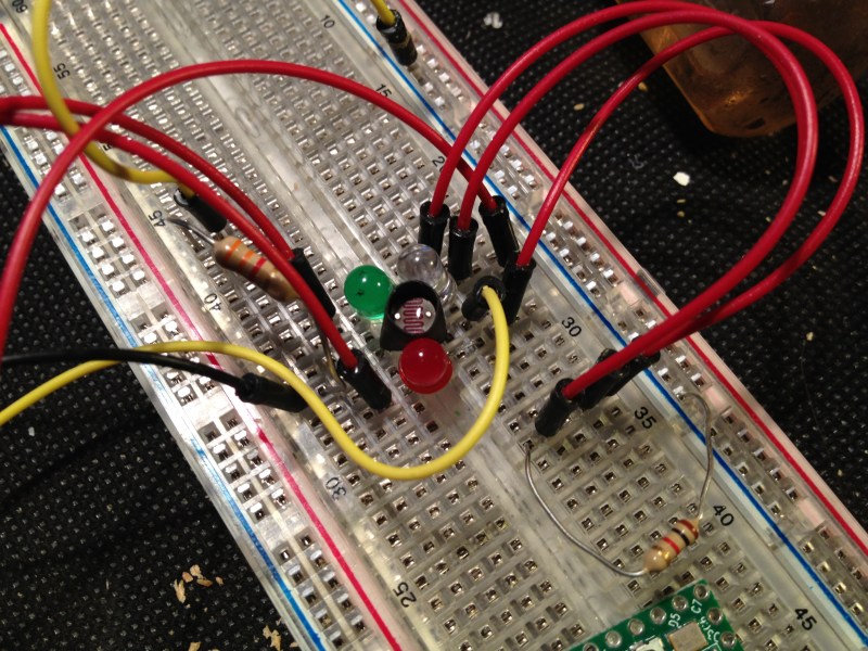 Beginner Project: Color Sensing With RGB LEDs And A Photocell | Hackaday