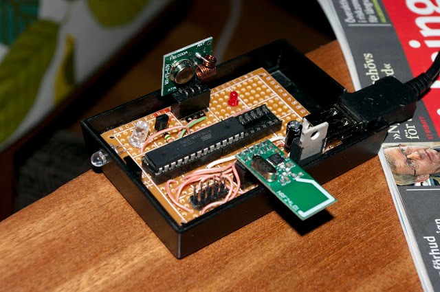 Remote Control Command Center Includes RF And IR Functions | Hackaday