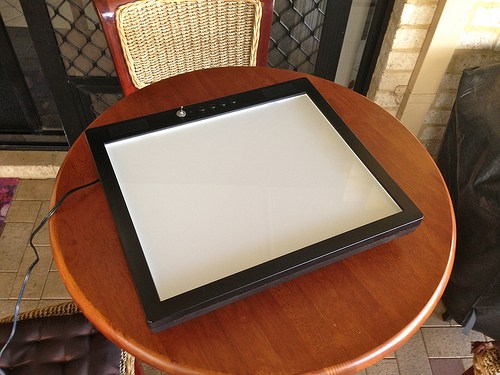 Trashed LCD Monitor Turned Into A Light Box | Hackaday