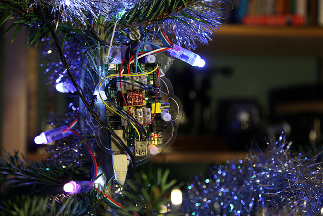 Christmas Tree Analyzes Your Tweets | Hackaday