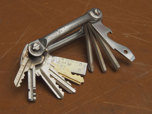 This Space Saver Puts The Squeeze On Your Keys | Hackaday