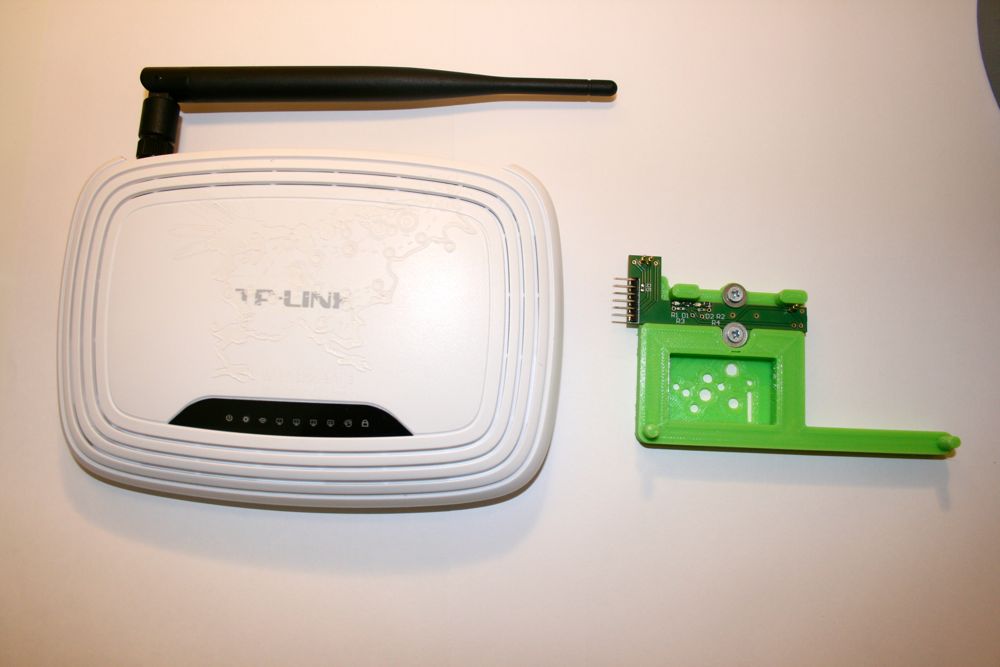 Solderless Pogo-Pins For Flashing Routers | Hackaday