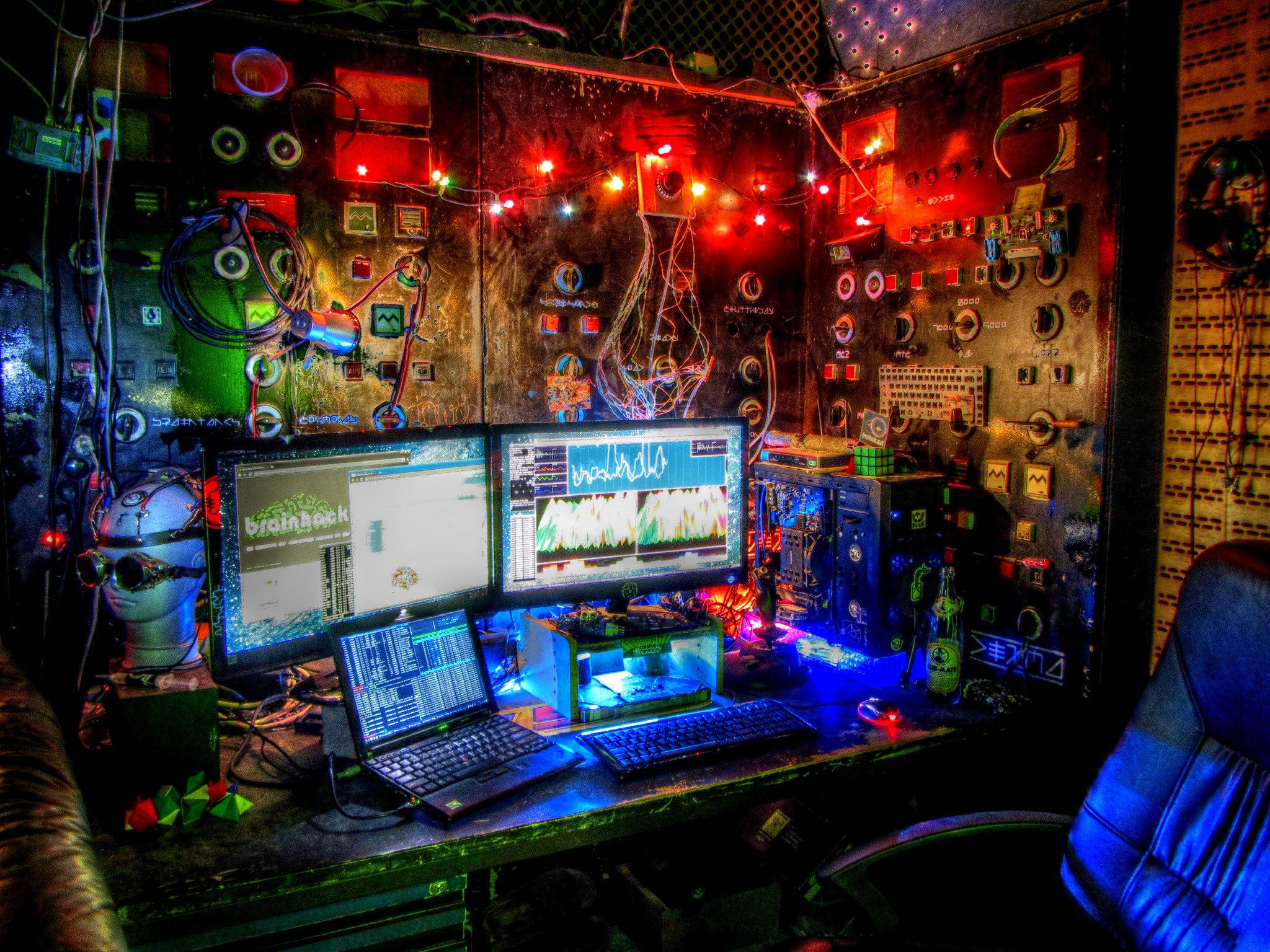 Hacklet #5 – Hackerspaces And DIY Laptops | Hackaday