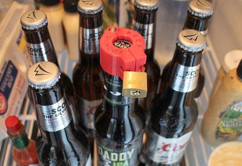locking-a-beer-with-a-3d-printer-hackaday