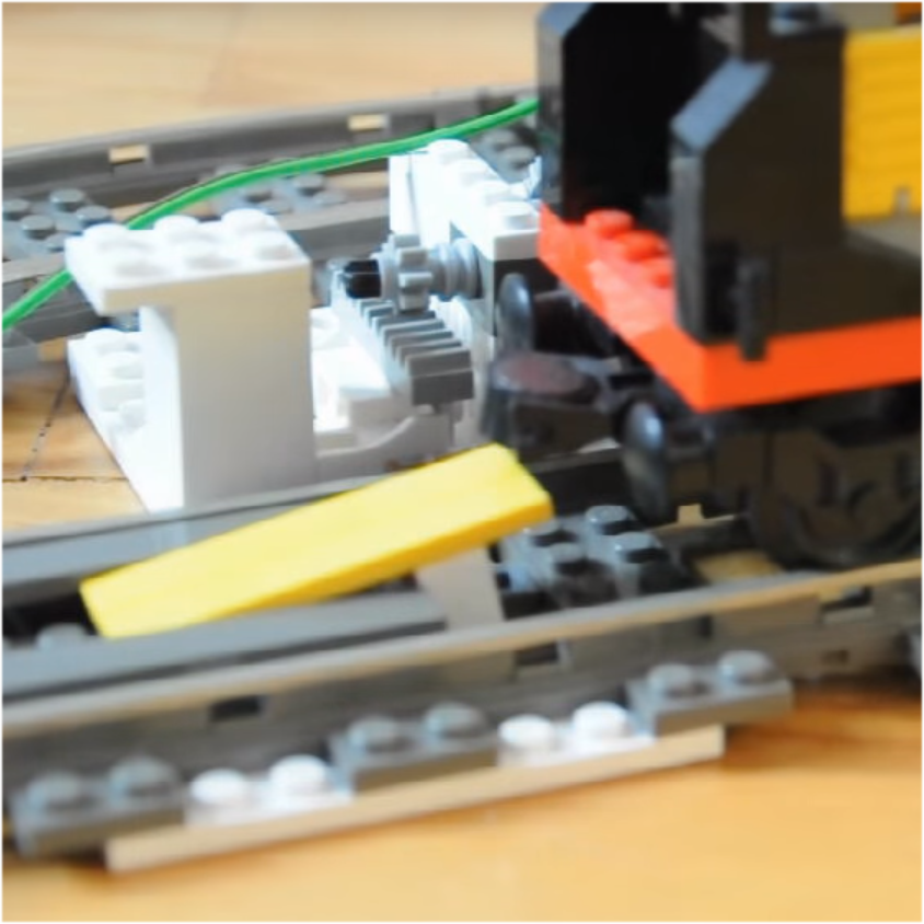 Decoupling Lego Automatically |