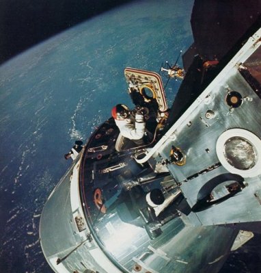 Dave Scott performs an SEVA in Earth orbit during Apollo 9