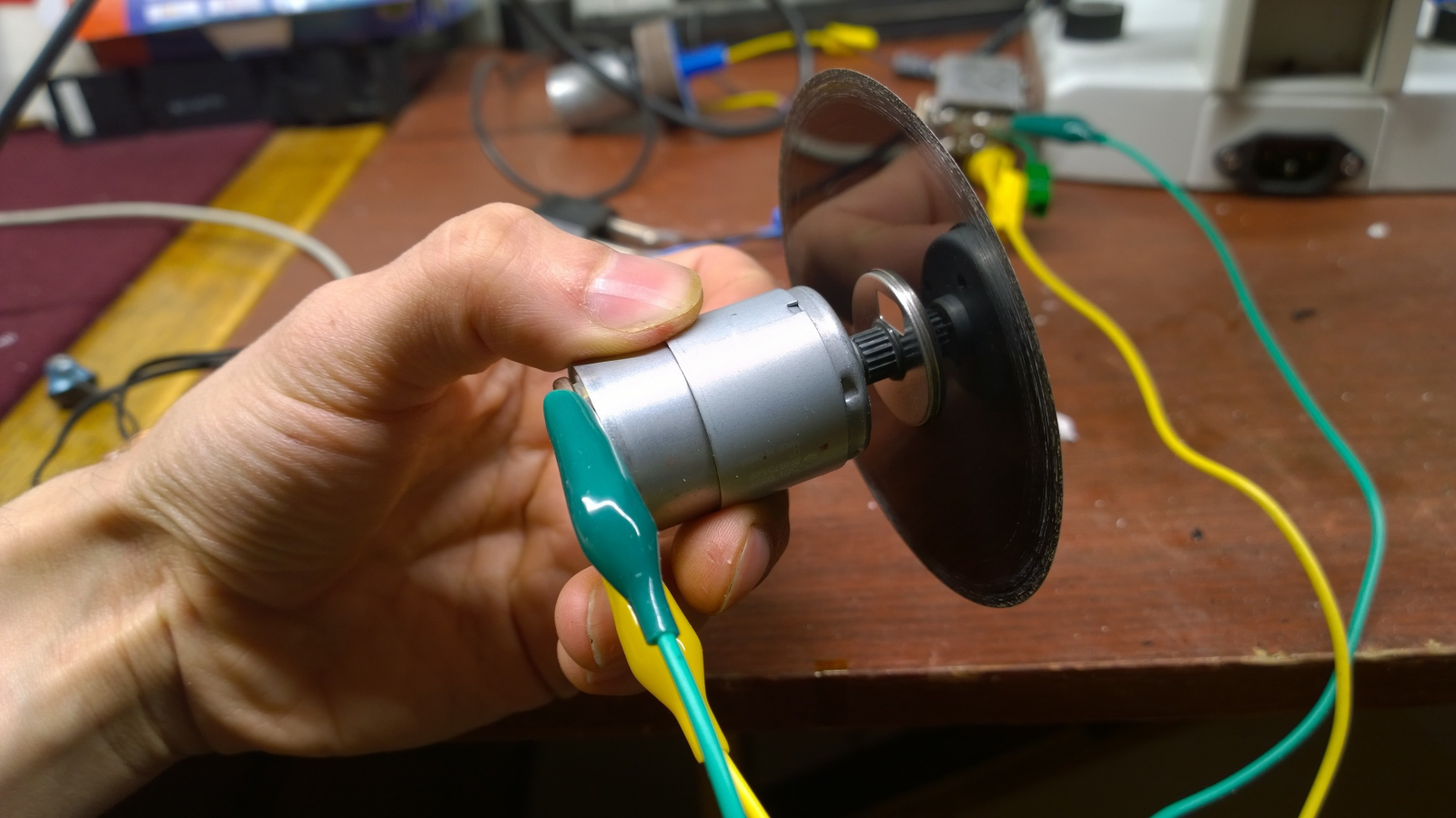 Plastic Cutter Made Of 3.5” Floppy Disk | Hackaday