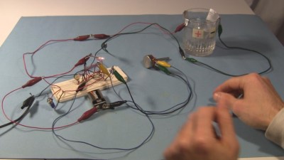Flasher circuit with DIY electrolytic capacitor