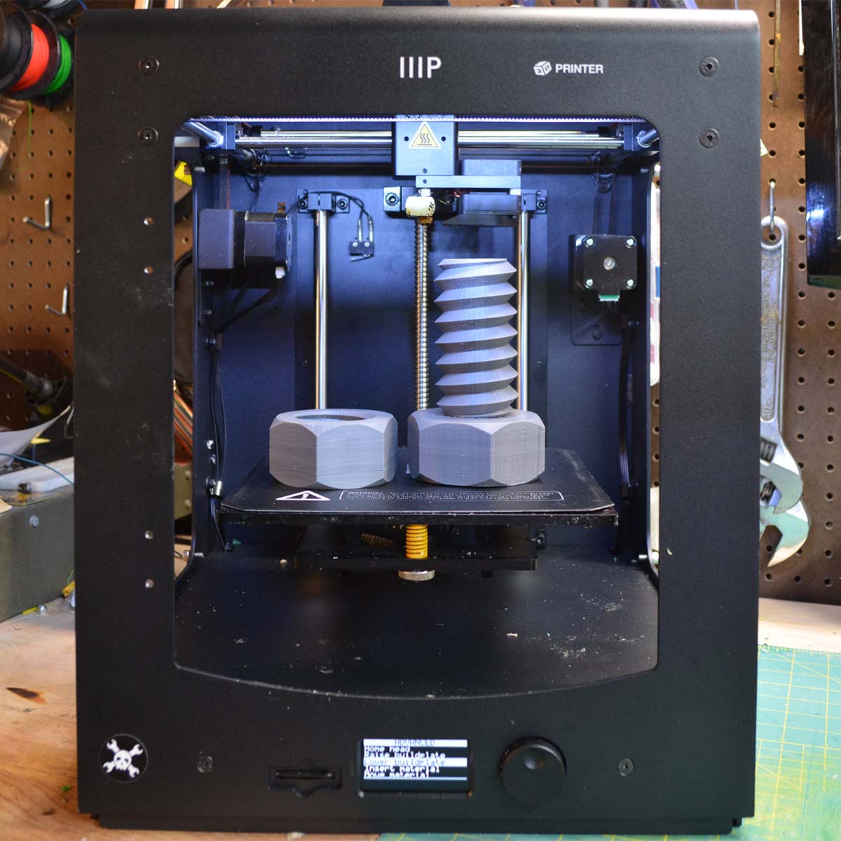 Free Sample PLA Filament & 4GB MicroSD Card Preloaded With Printable 3D Models Monoprice Inc Monoprice Maker Ultimate 3D Printer With Large Heated MK11 DirectDrive Extruder Build Plate 115710 200 x 200 x 175mm 