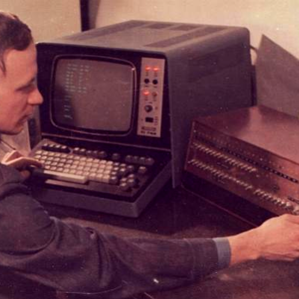 Retro-Soviet Computer Brings The 80s Back | Hackaday