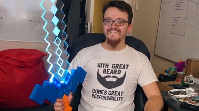 Minecraft Sword Lights Up When Nearby Friends Hackaday