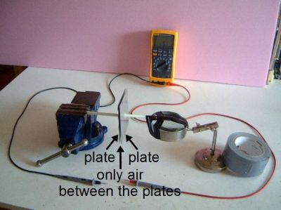 Setup for measuring capacitance with air dielectric