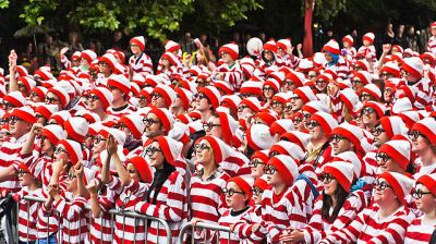 There are 500 0402 resistors, you have to find one of them in the crowd. Where's Wally record attempt, William Murphy [CC BY-SA 2.0], via Wikimedia Commons.