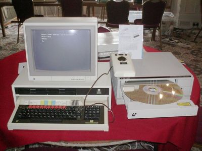 An original BBC Domesday set-up. Regregex [CC BY 3.0], via Wikimedia Commons.