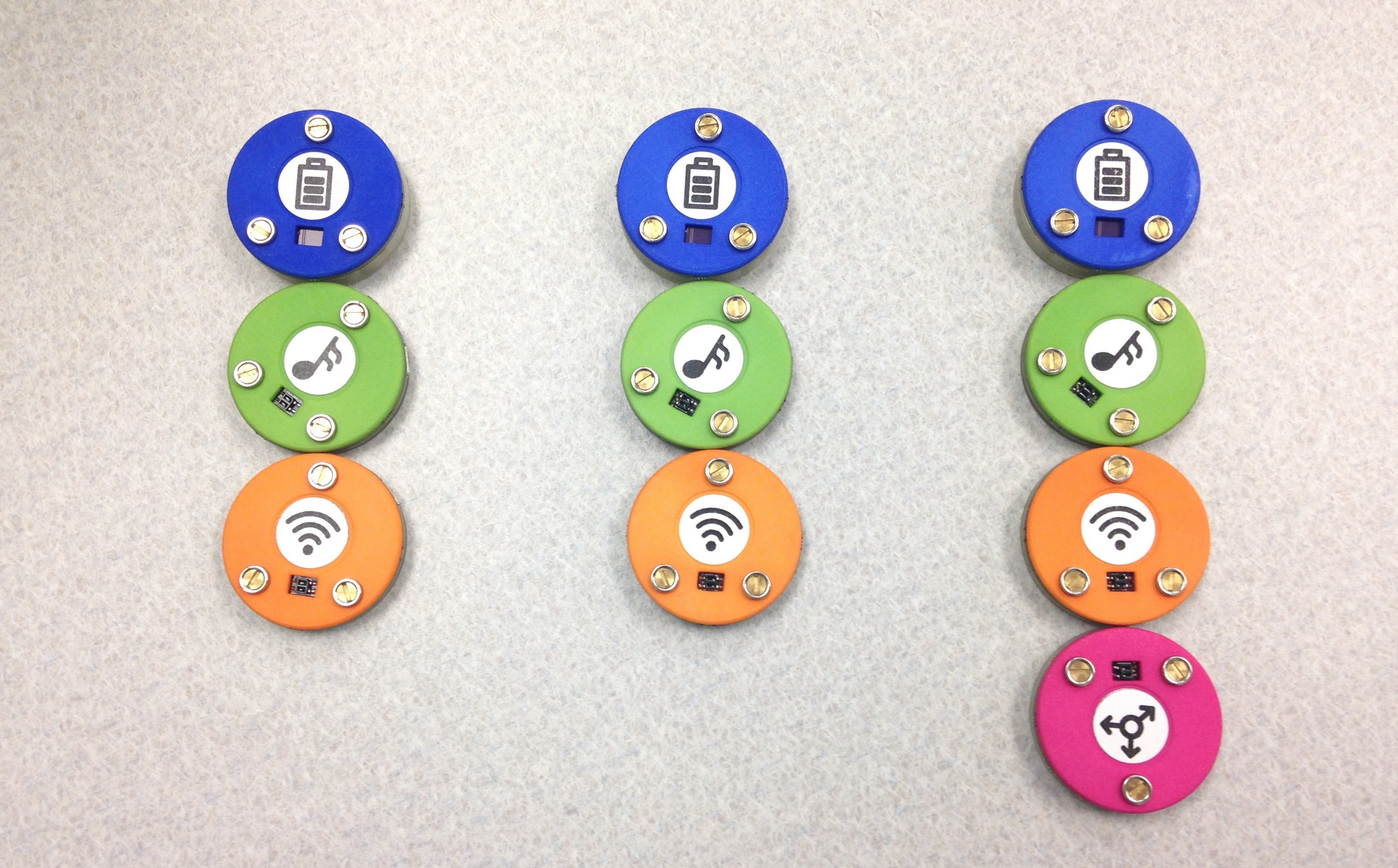 Hackaday Prize Entry: Modular Circuits With SnapBloks | Hackaday