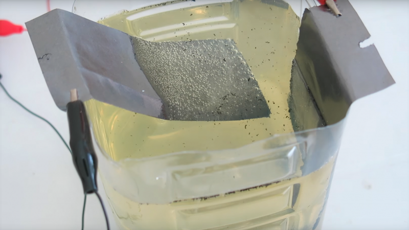 Graphene From Graphite By Electrochemical Exfoliation | Hackaday