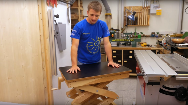 Scissor Lift Table From The Wood For Hackaday
