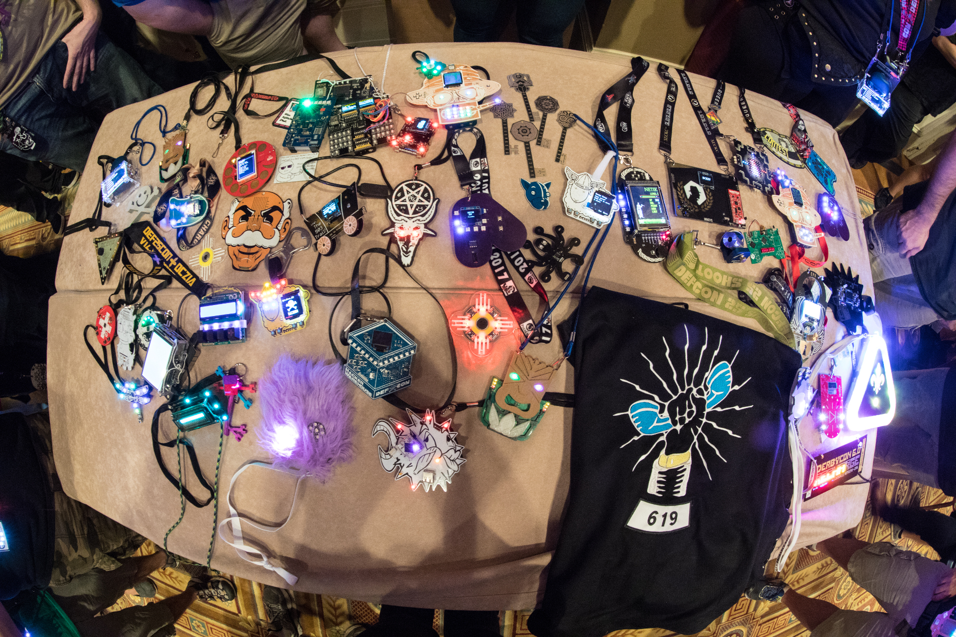 All The Hardware Badges Of DEF CON 25 TrendRadars