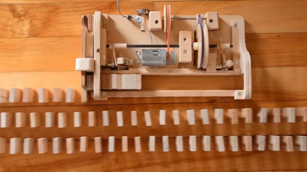 Wooden domino row setup machine