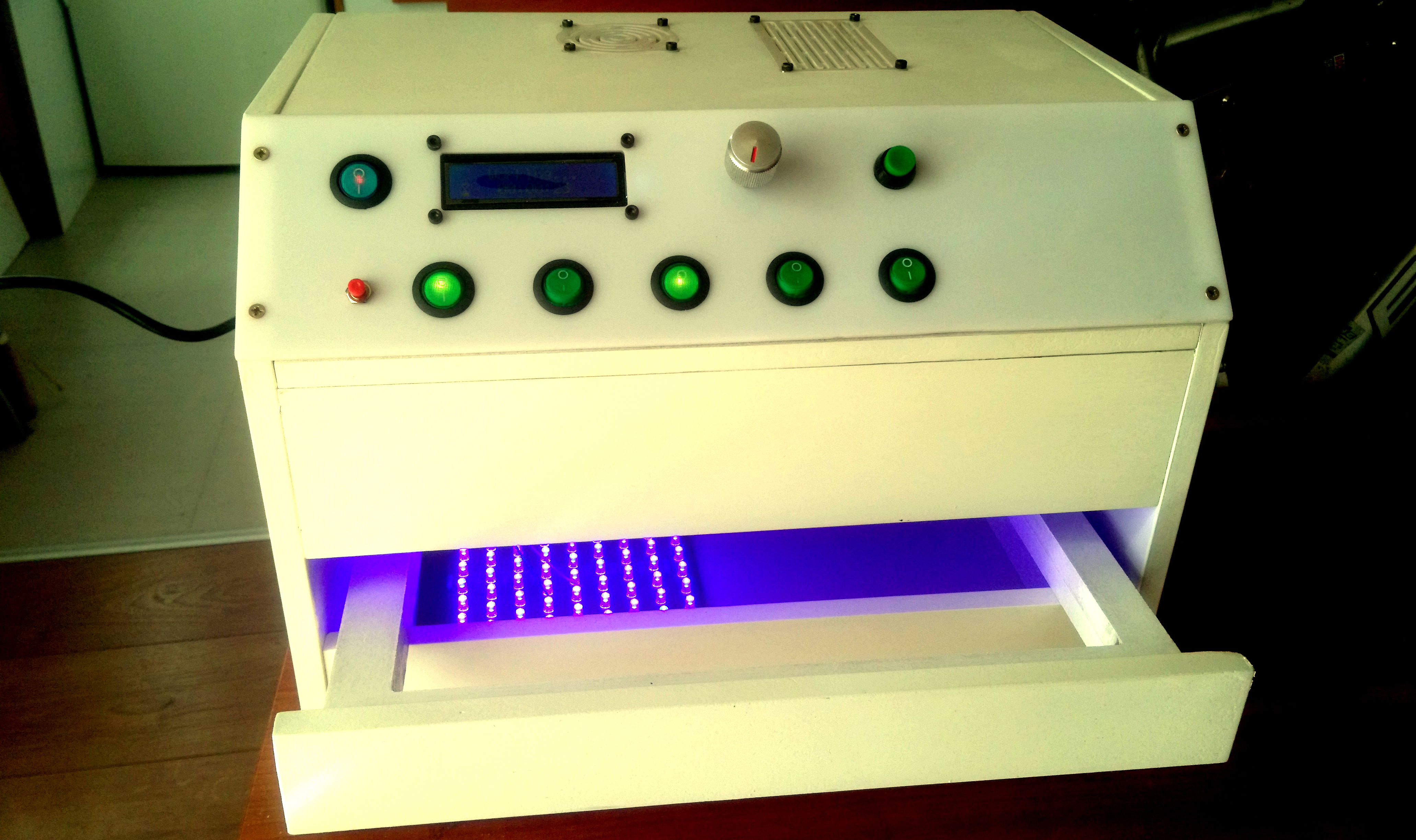School teacher Revocation Noble UV Light Box Cures Both Sides Of A PCB | Hackaday