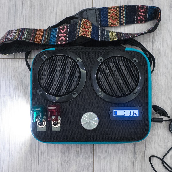 HAVE YOU EVER SEEN A BLUETOOTH SPEAKER BAG LIKE THIS