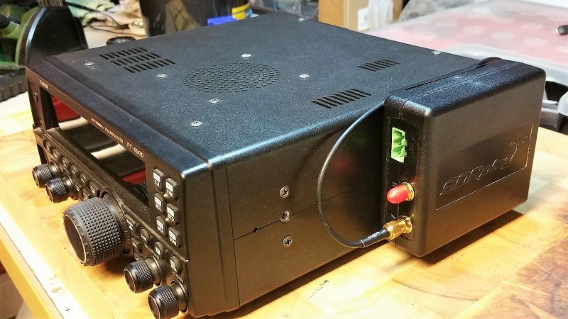 Hackaday Prize 2023: A Software-Defined Radio With Real Knobs And Switches
