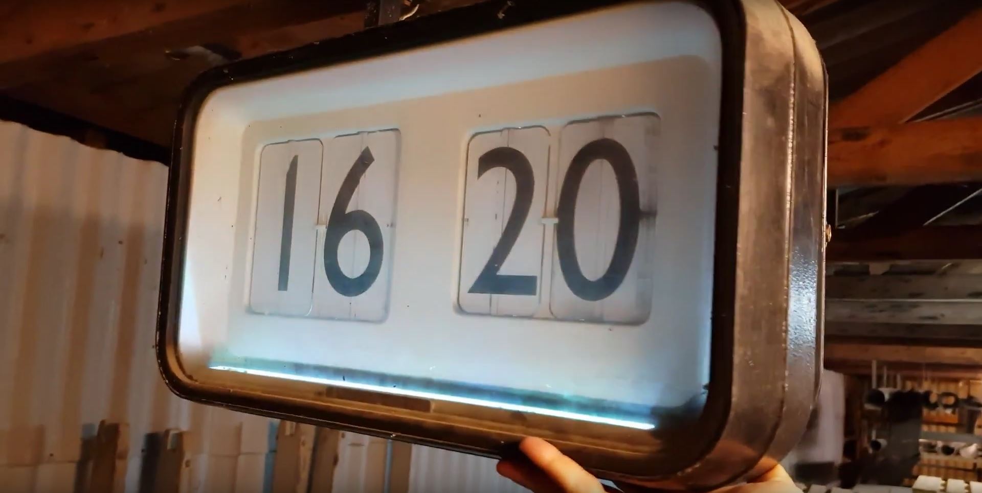 A Solari Mechanical Digital Clock Hack With A Little Extra