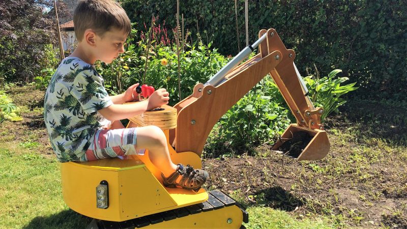 Kids store mini digger