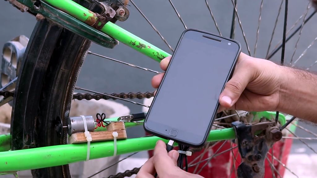 charge phone on bike
