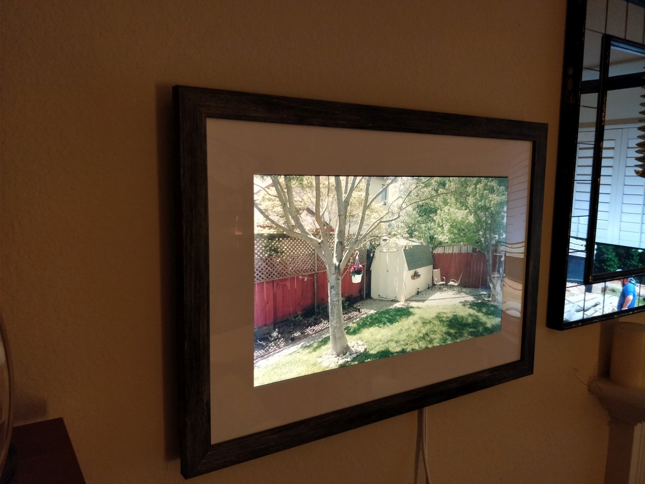 Shoot-And-Forget Digital Photo Frame | Hackaday