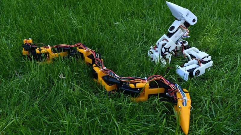 Robot snakes on the grass