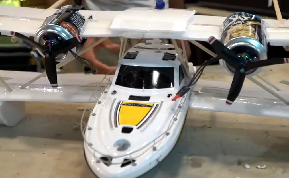 Cheap RC Boat Turned Weirdly Capable Seaplane | Hackaday