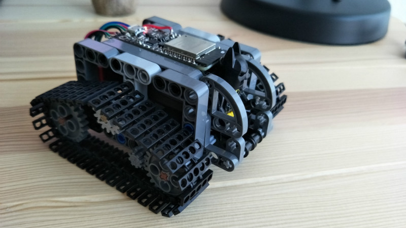 Forvirre Blive skør Invitere Mini LEGO Technic Tank Patrols Your Desk Under ESP32 Control | Hackaday
