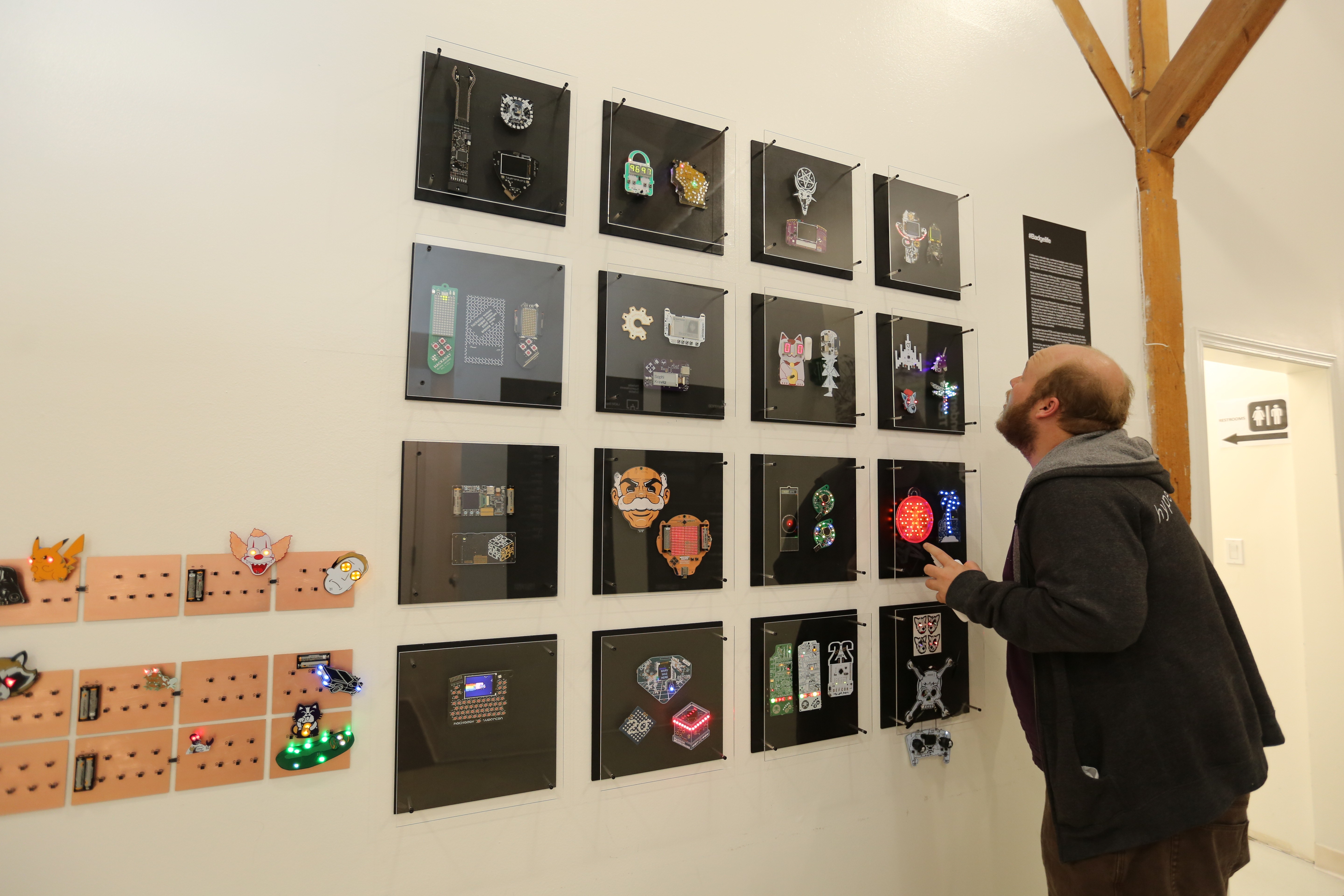 Badgelife-exhibit | Hackaday