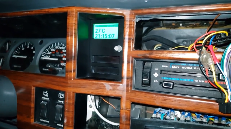 Transistor Tester Becomes Car Display | Hackaday