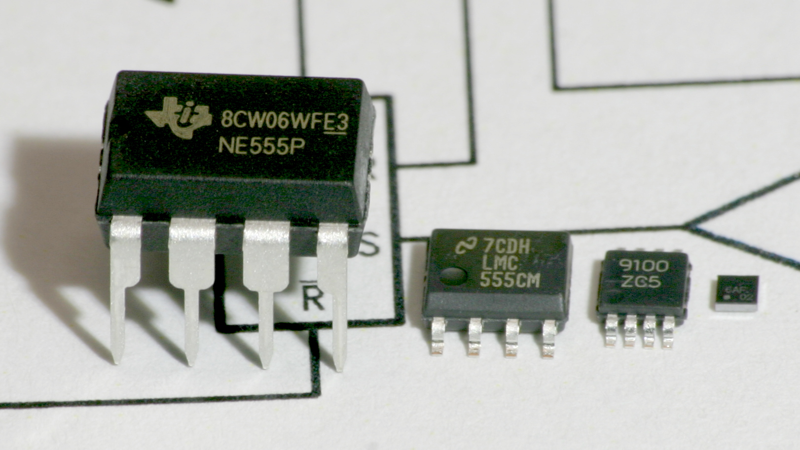 Mega555net10 com. 555 Ic таймер. 555p. Микросхемы en555. 555 Чип.