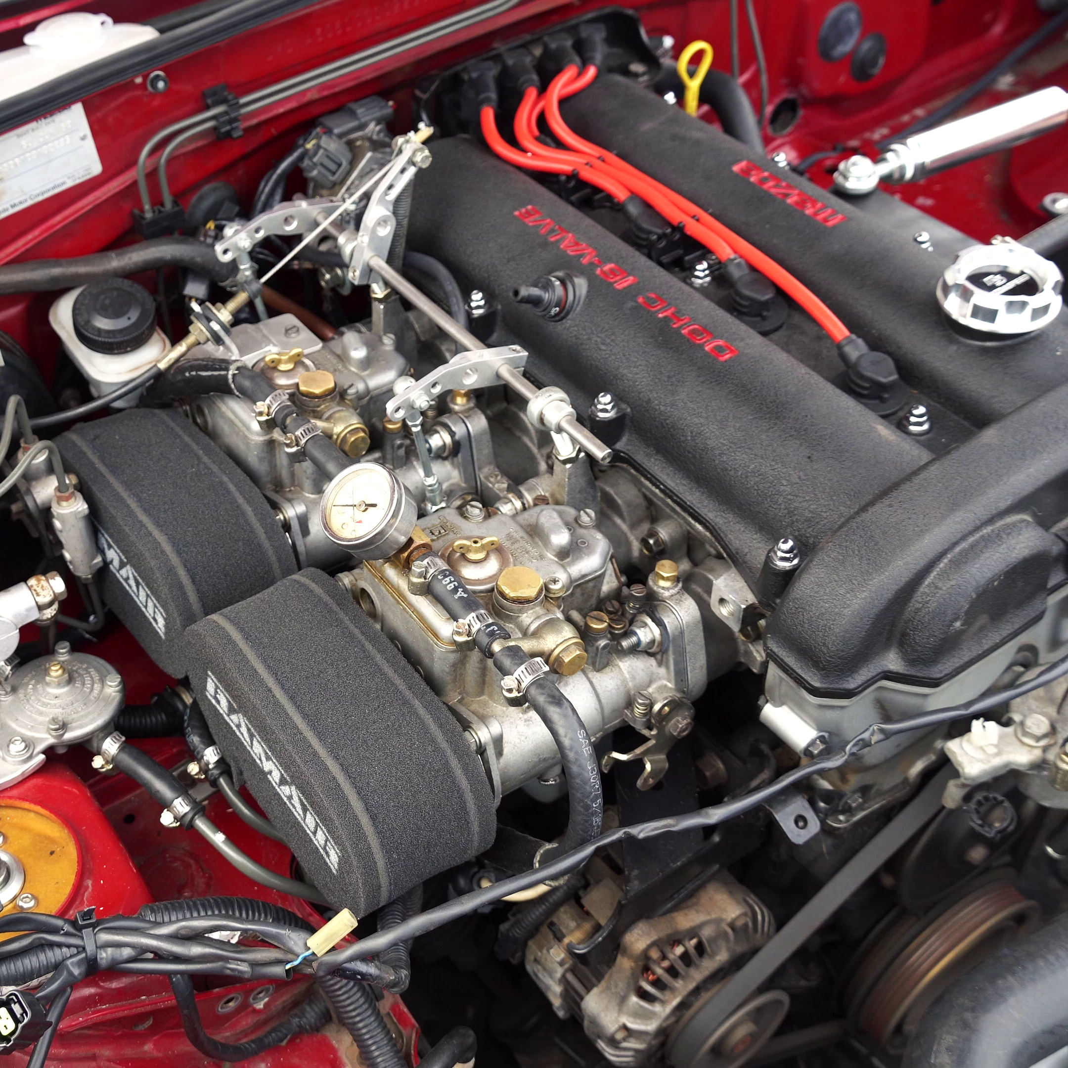 Putting Carbs On A Miata, Because It’s Awesome | Hackaday