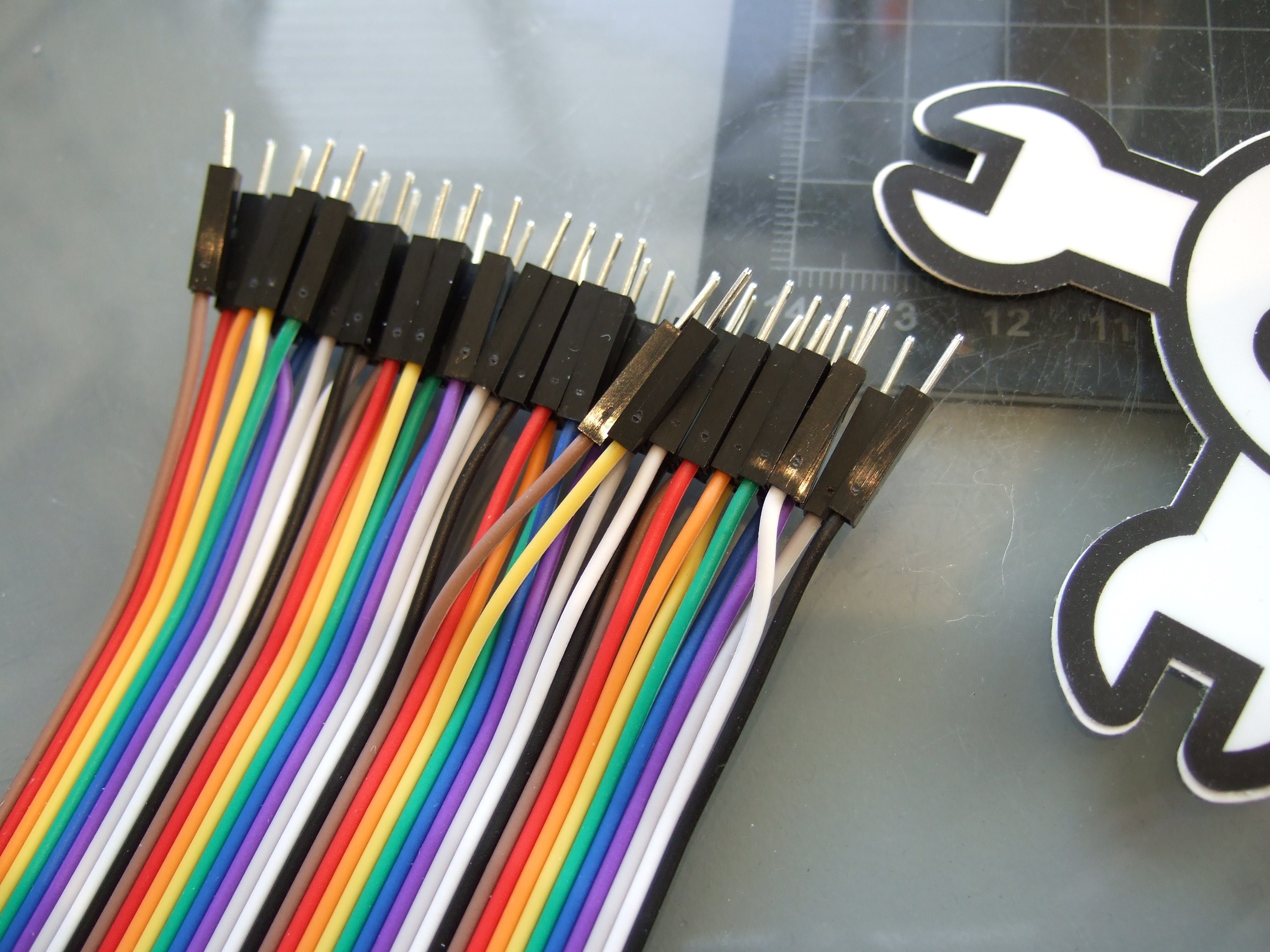Hackaday Podcast 050: Counterfeit Chips, Servo Kalimba, Resistor Colors ...