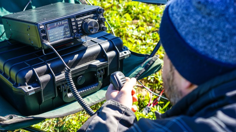 No cellphone? No problem! The vintage radio enthusiasts prepping for  disaster, California