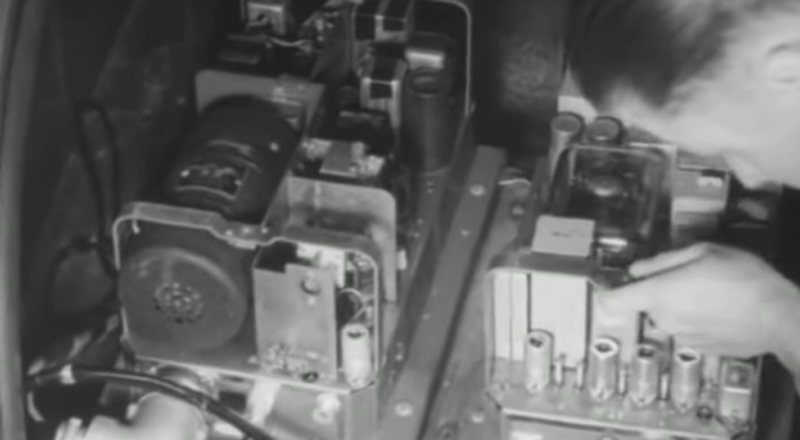 Retrotechtacular: Mobile Phones 1940s Style thumbnail