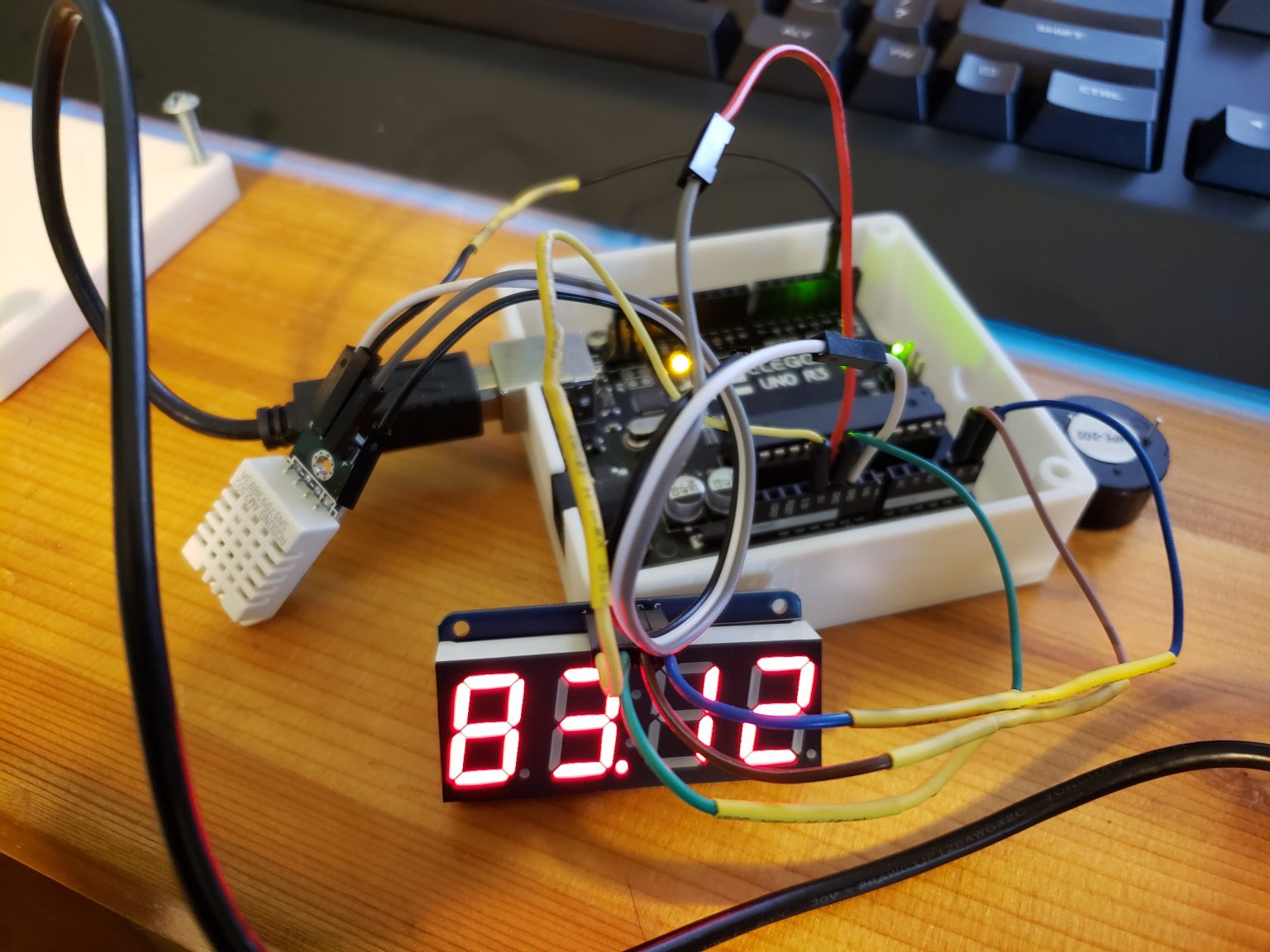 This Freezer Failure Alarm Keeps Your Spoils Unspoiled Hackaday