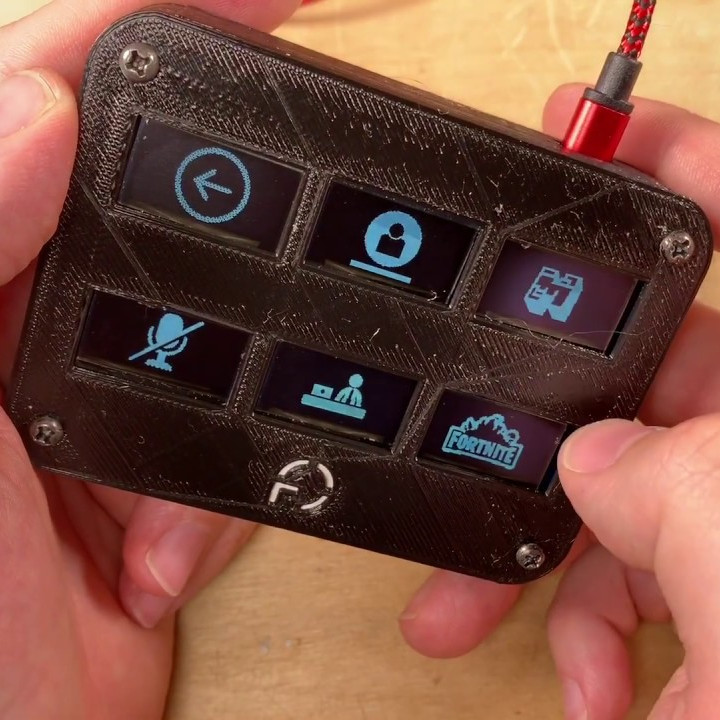 STREAME DECK+ ほぼ未使用 専用 【美品】『ほぼ未使用』STREAM DECK elgato 15ボタン Elgato