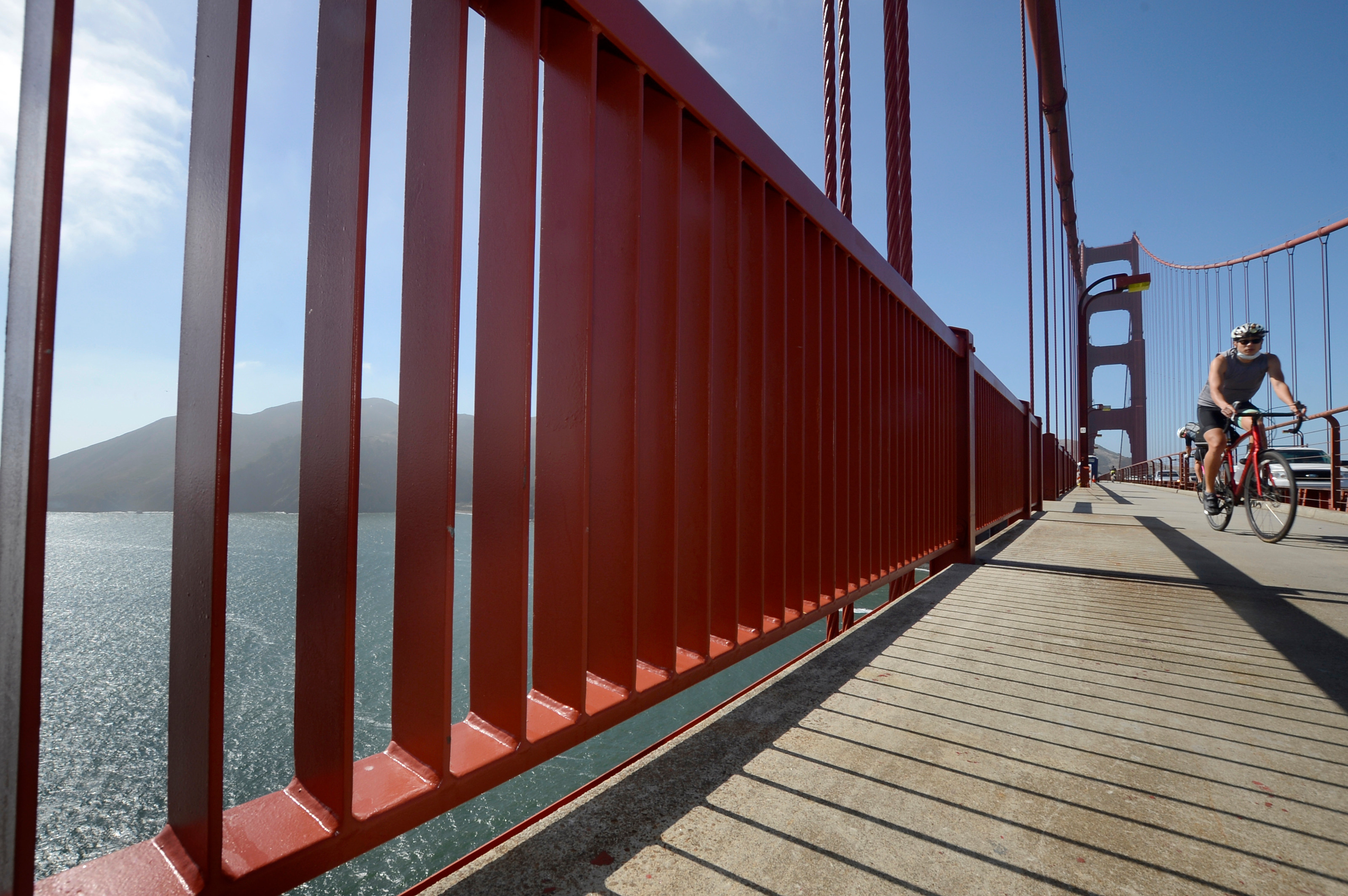 New Golden Gate Bridge Barrier Draws Sighs of Relief - The New York Times