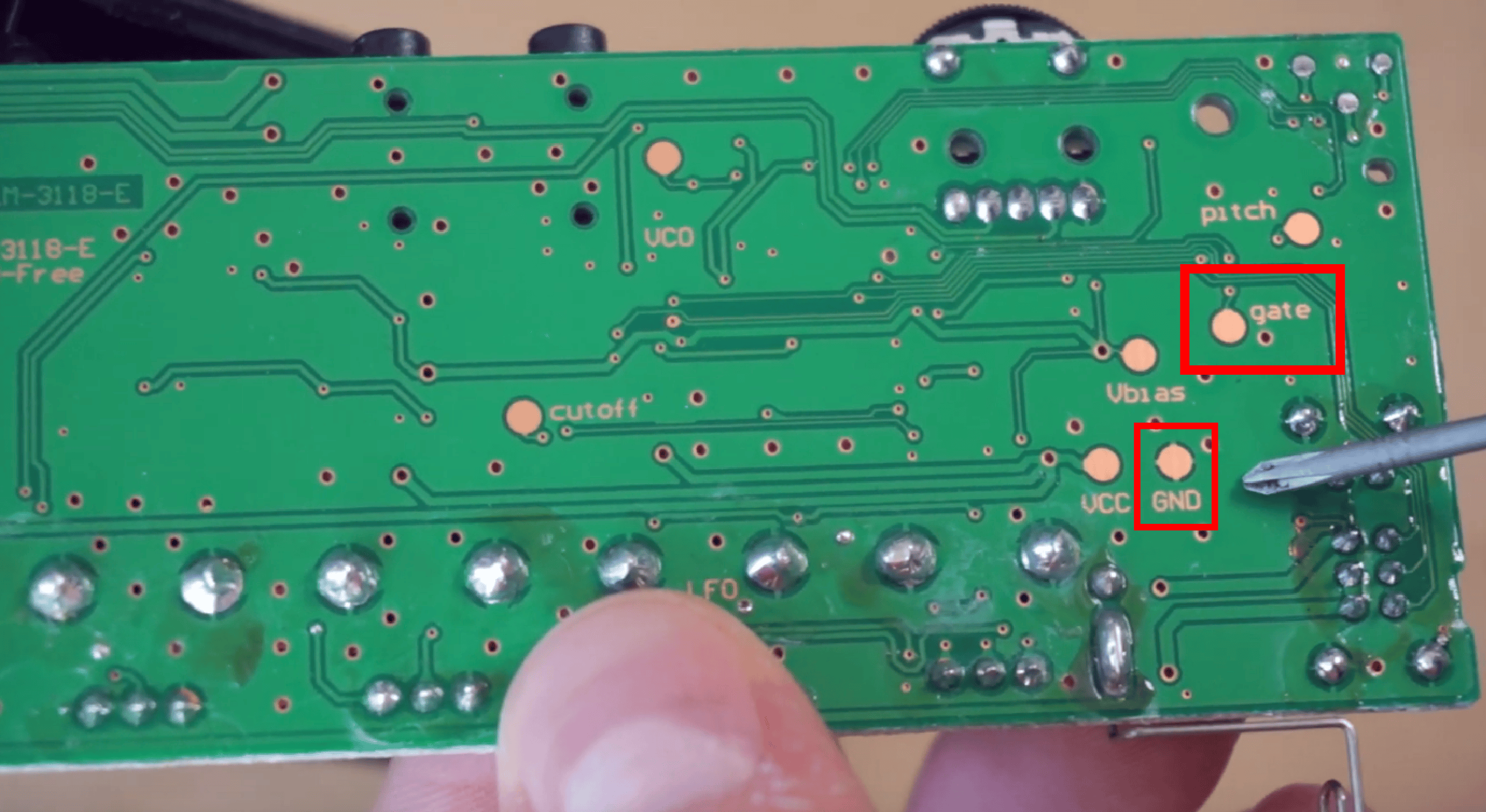 Adding MIDI To A Mini Synth Is Easy As Pi | Hackaday