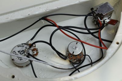 Wiring inside a bass