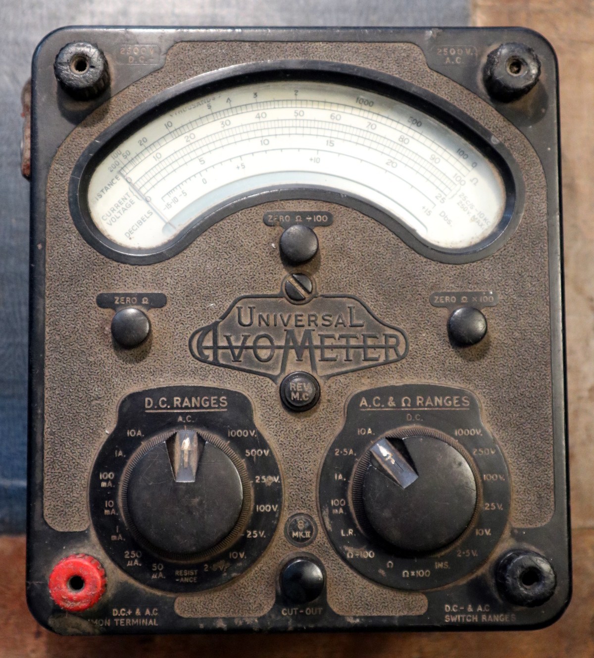 Ode To An AVO 8 Multimeter | Hackaday